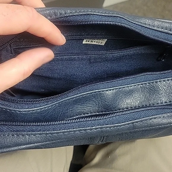 NWT BBNY Navy Crossbody Bag leather purse. Amazing condition. - Picture 5 of 8